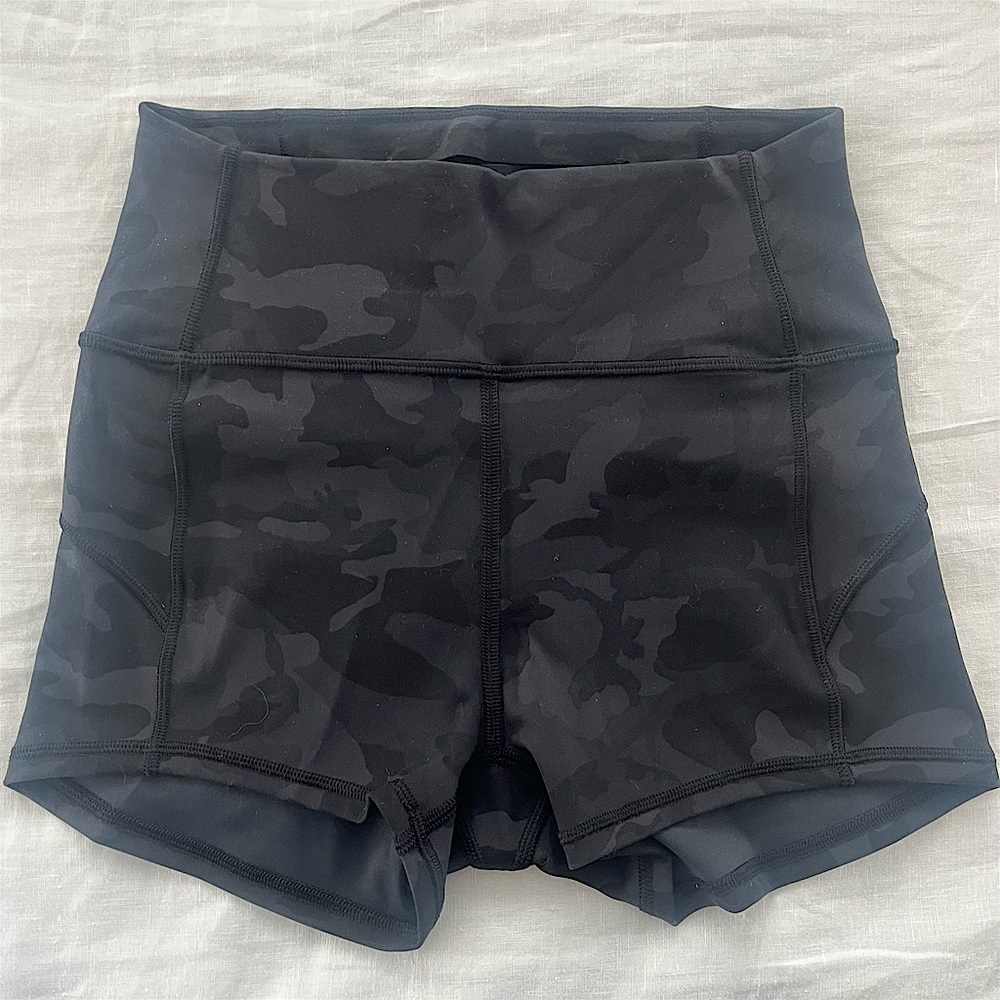 Lululemon athletic shorts. Black camo. Size 4. Never worn. Excellent condition.